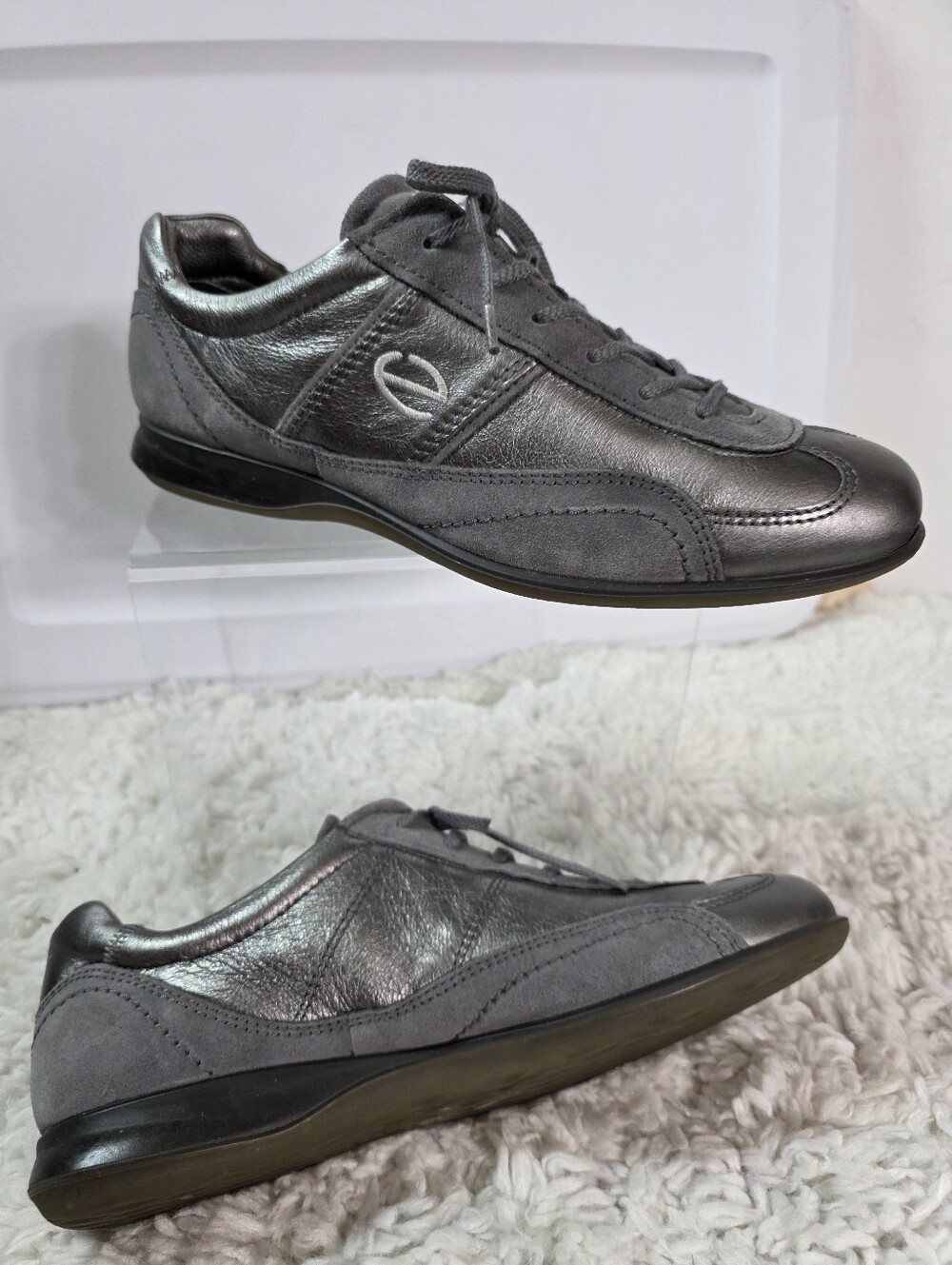 ECCO Life Sneakers, Lace UP, Size 10/10.5 Silver Gray
